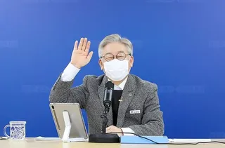 검찰의 그림자에 겁먹은 한국 대통령 후보 이재명 씨.선거 전에 시작된 수사전